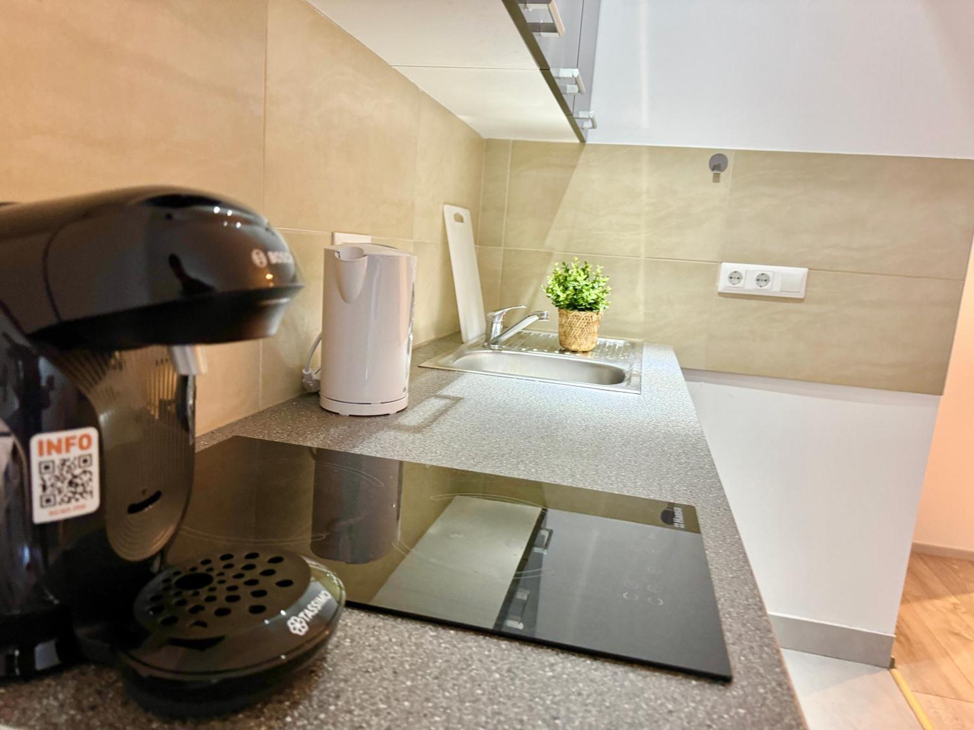 Prime Suites Near Schoenbrunn Castle Виена Екстериор снимка