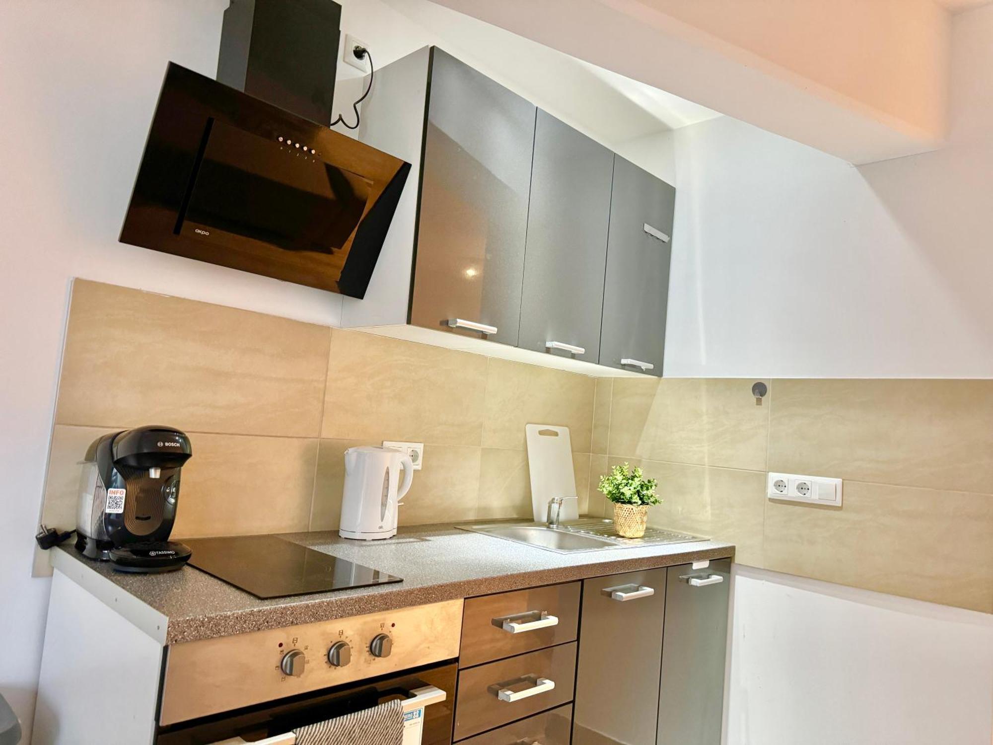 Prime Suites Near Schoenbrunn Castle Виена Екстериор снимка