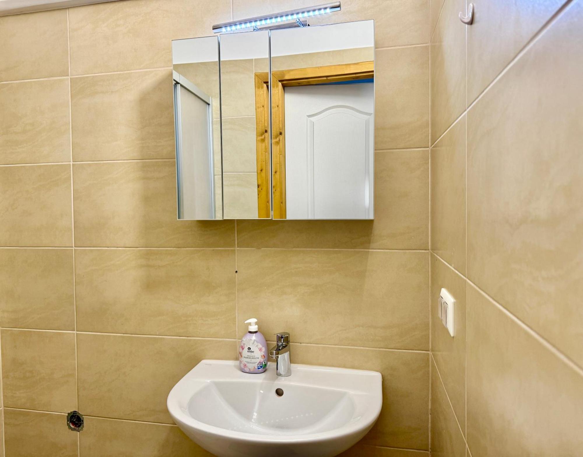 Prime Suites Near Schoenbrunn Castle Виена Екстериор снимка